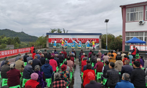 巴州化成镇开展“九九重阳节 浓浓敬老情”文艺汇演
